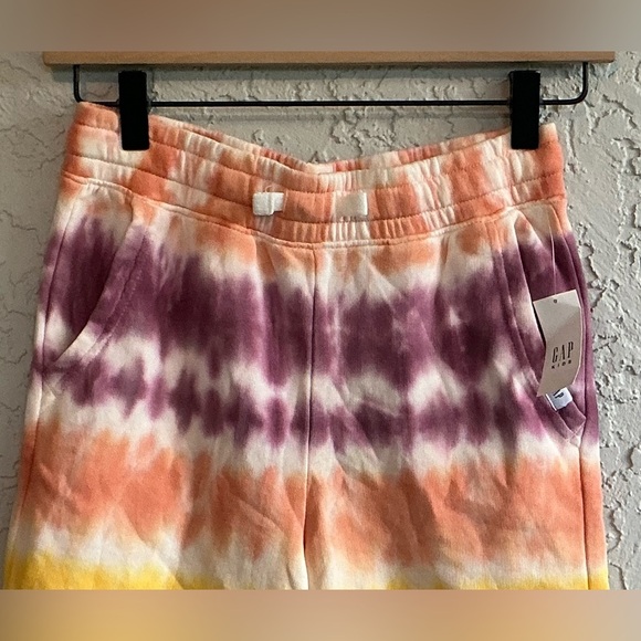 GAP Kids Tie-Dye Shorts in Peach, Orange, and White (NWT) - Picture 2 of 8